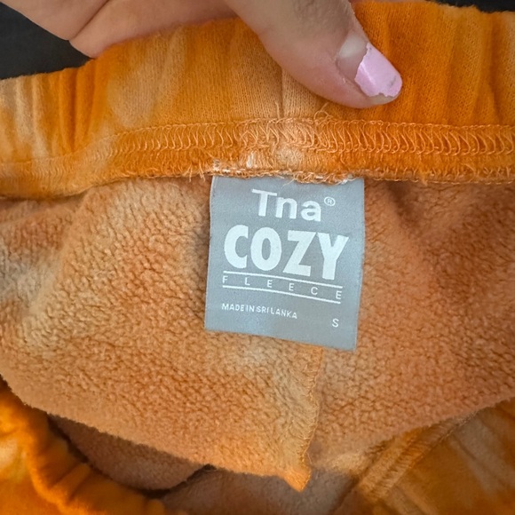 TNA COZY TIE DYE SHORT - Picture 3 of 5